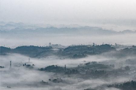 层层云雾天地间的意思