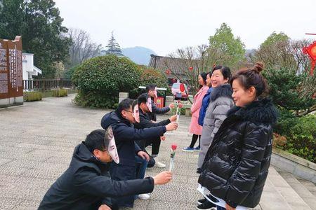 区区薄礼请领导笑纳什么意思