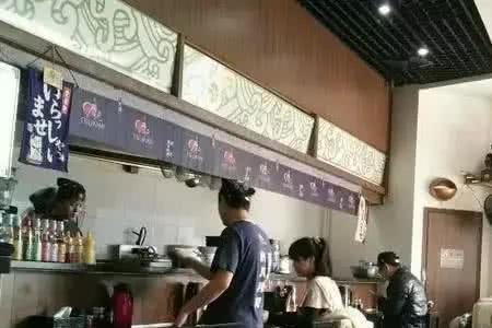 为什么拉面店不让带东西进去吃