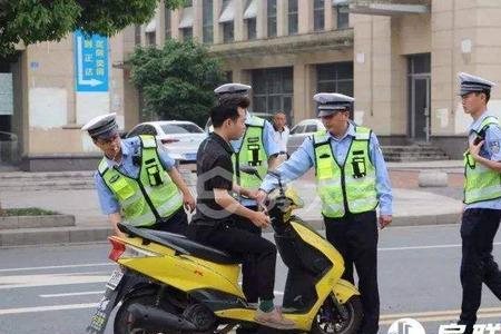 交警什么时候下班不查电动车