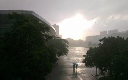 好大的雨什么意思