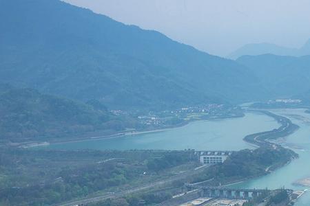 都江堰和峨眉山哪个值得去