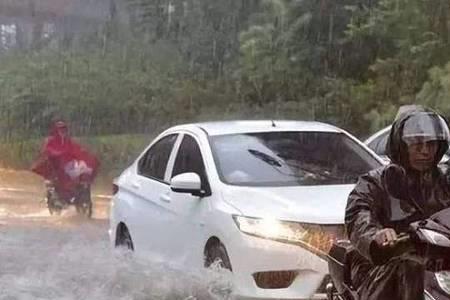 摩托车比赛雨天为什么不滑