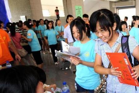 河南大学新生报到要提前去吗