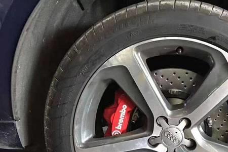 ct5铂金四个卡钳都是brembo的吗