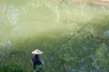 钓鱼穷三年玩车毁一生