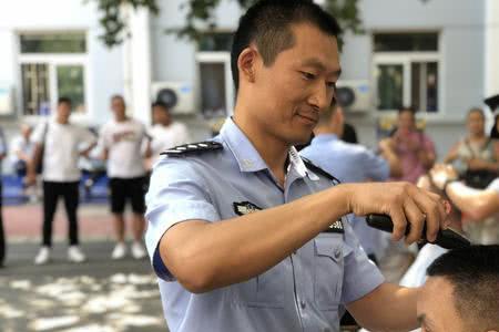 军训期间教官强制剪头犯法吗