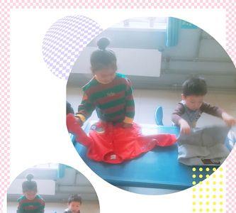 幼儿园幼儿叠衣服教学怎么导入