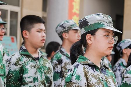 初一提前几天开学军训