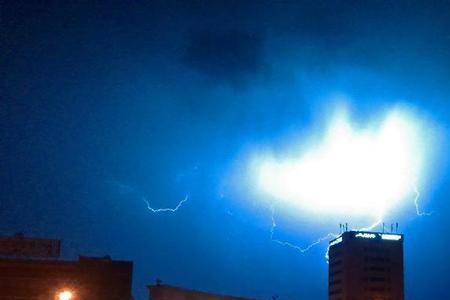 雷雨交加的夜晚文案