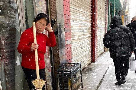 自扫门前雪莫管瓦上霜下一句