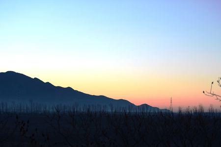 太阳从哪里升起从哪里下山