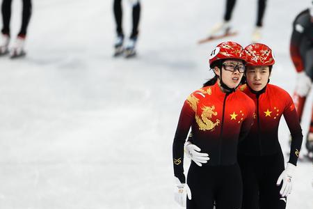 短道速滑的冰面有坡度吗