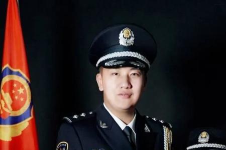 新警礼服正确着装图解