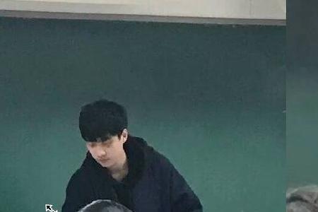 大学里的班主任与教授有何区别