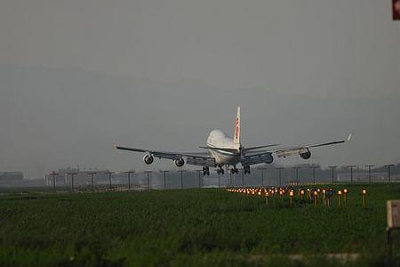 飞机起飞到降落2000公里耗油多少