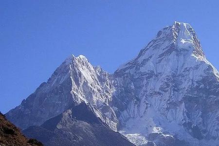 珠穆朗玛峰从山脚下但山顶多高