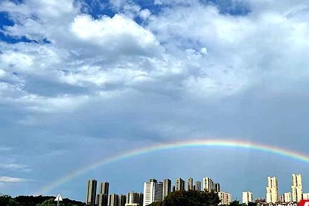 东虹晴天西虹雨下一句是什么