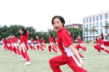 女孩从小学跳舞还是武术