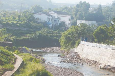 河提和河堤的区别