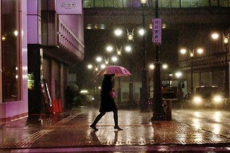 东八区的先生们雨中跑步取景地