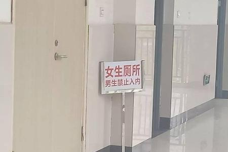 进错女厕所报警会立案吗