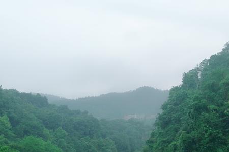 雨过天青云破出处形容什么