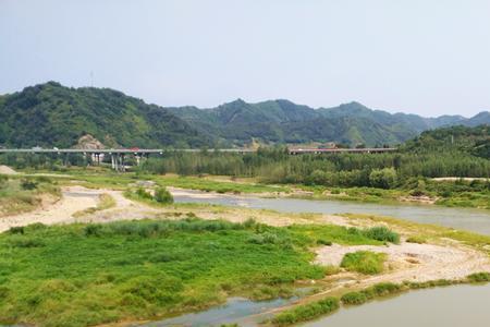 河面变得宽广还是宽阔