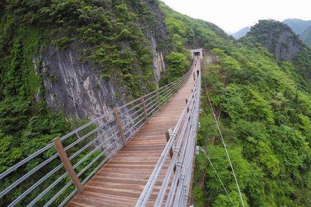 武陵山大裂谷6月份好玩不