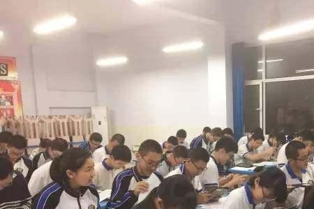 小学班上前十名能进重点初中吗