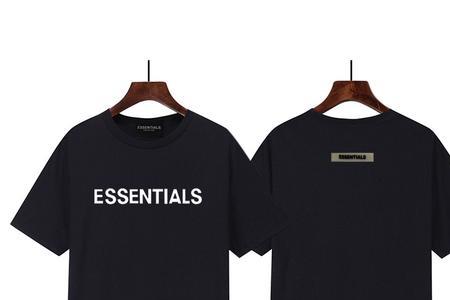 essentials短袖logo有在中间的吗