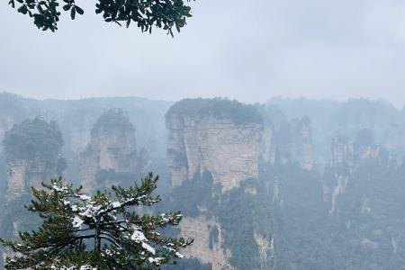 去张家界旅游带什么雨具好