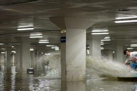 发大水怎样堵住家里的排水孔