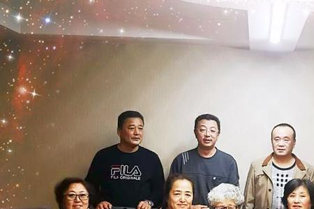 幸福快乐的一家人原唱