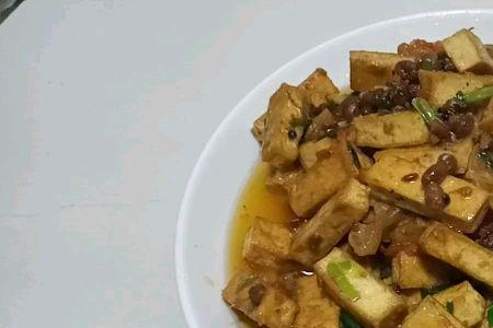 万平豆腐干加辣椒怎么做好吃