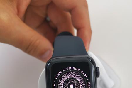 applewatchse跟手机的距离