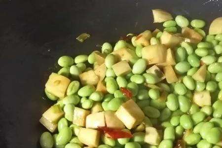 螃蟹炖豆腐毛豆做法大全