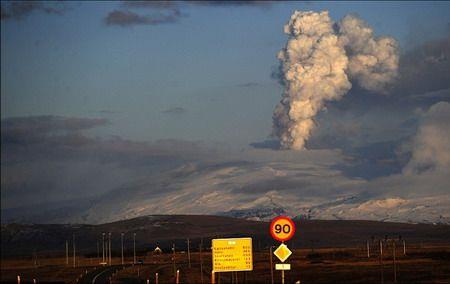 火山喷发为什么有火山灰