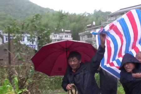 风雨一肩挑 朗诵词