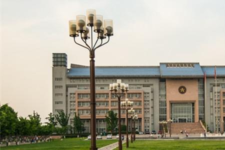 郑州大学在市中心吗