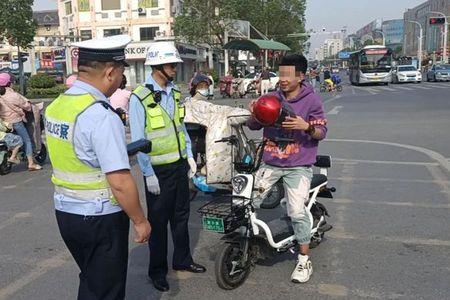 男人骑迷你电动车丢人吗