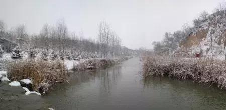 雪天赠衣的典故