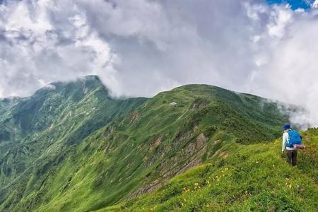 徒步和登山的区别