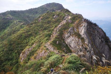 山高风冽成语