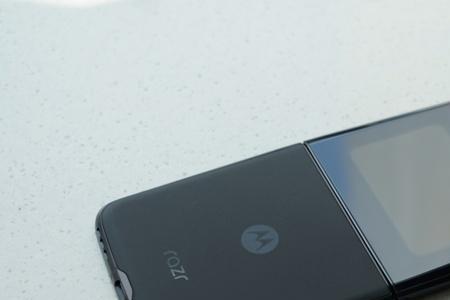 摩托罗拉razr1代2代区别