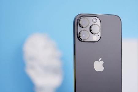 iphone灵动岛下方白点是传感器吗