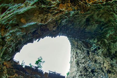 鹿卧山岩洞怎么走