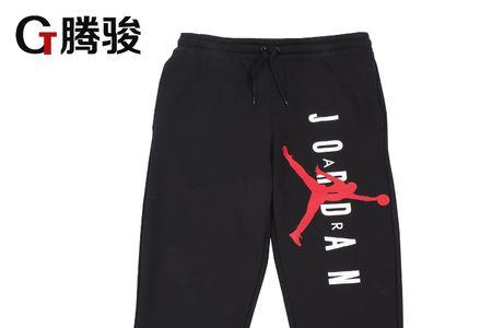 nike篮球裤里面有标吗