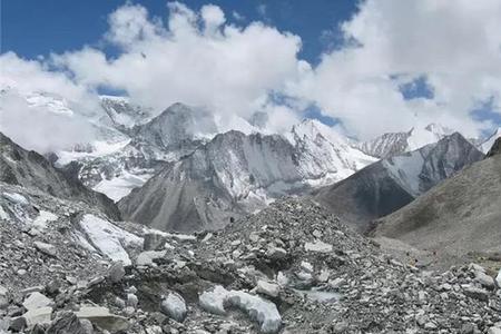 垂直高度最高的山