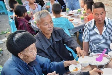 舅舅和岳父谁坐上席